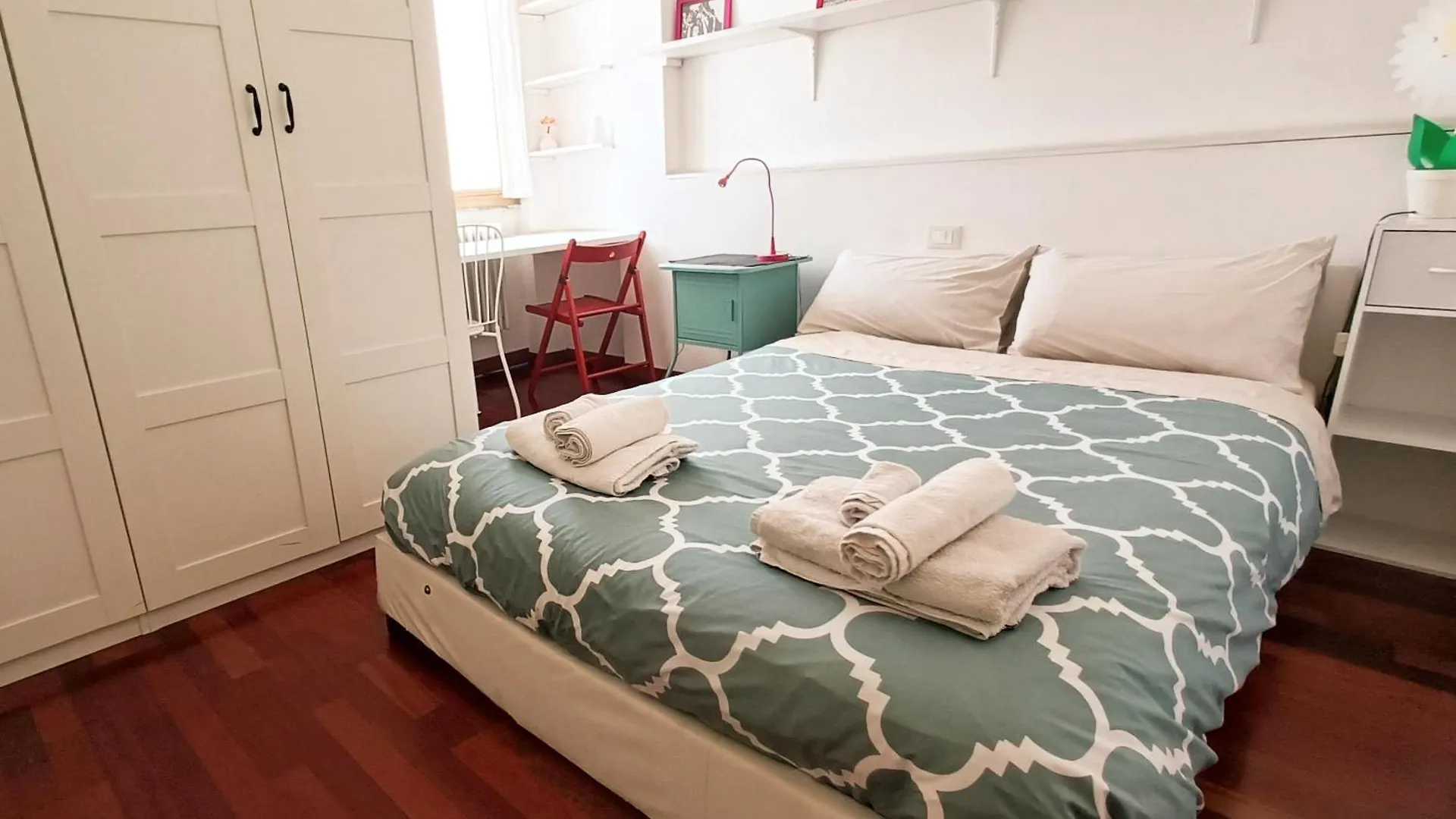 The Red Suite In Florence With Free Parking