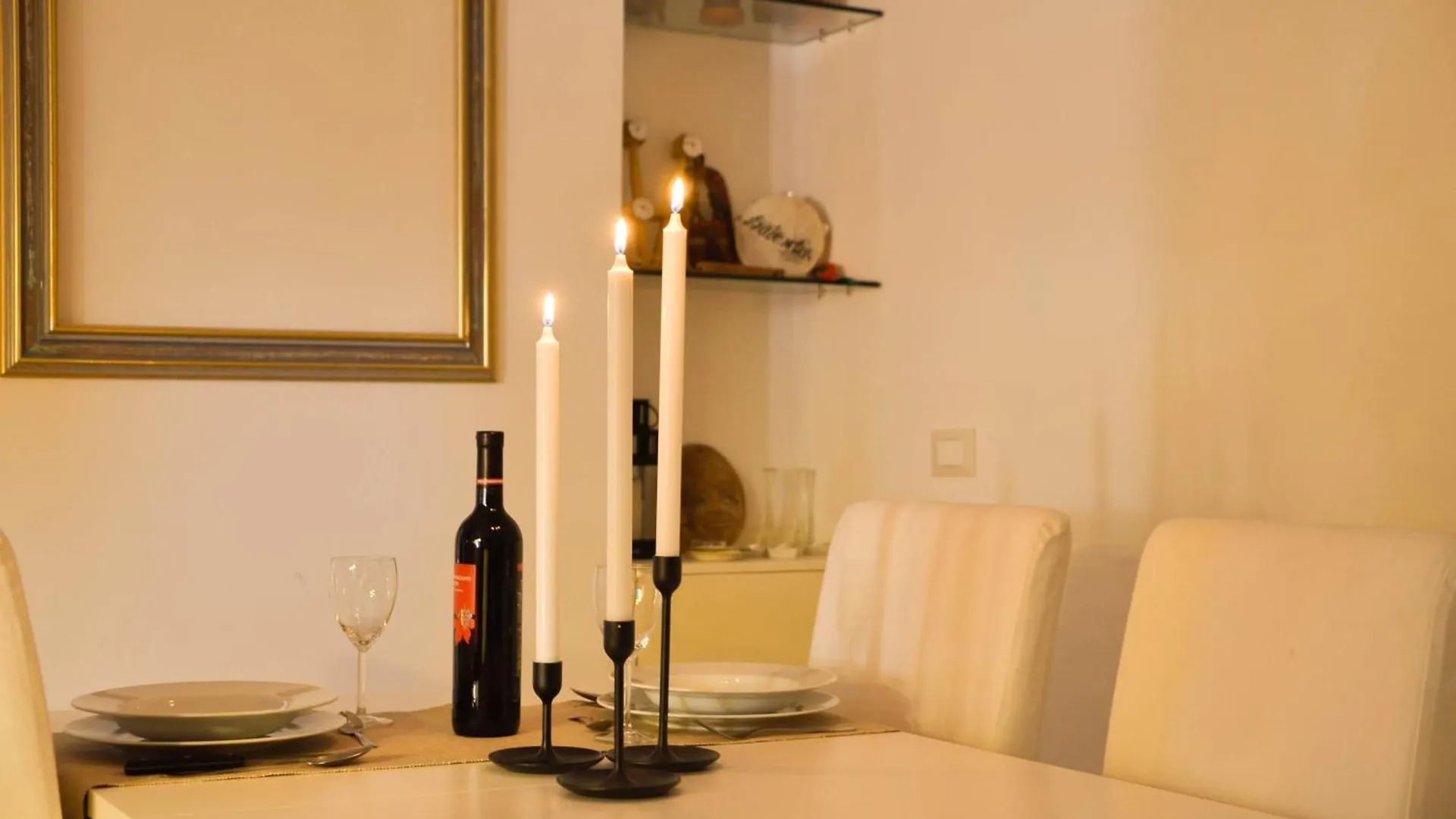The Red Suite In Florence With Free Parking Apartment